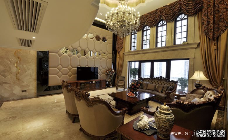 奢华优雅的欧式风格复式客厅装修效果图
